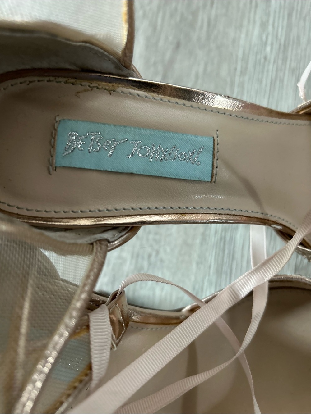 Betsey Johnson Rose Gold Pump Size 8.5 - Picture 4 of 7